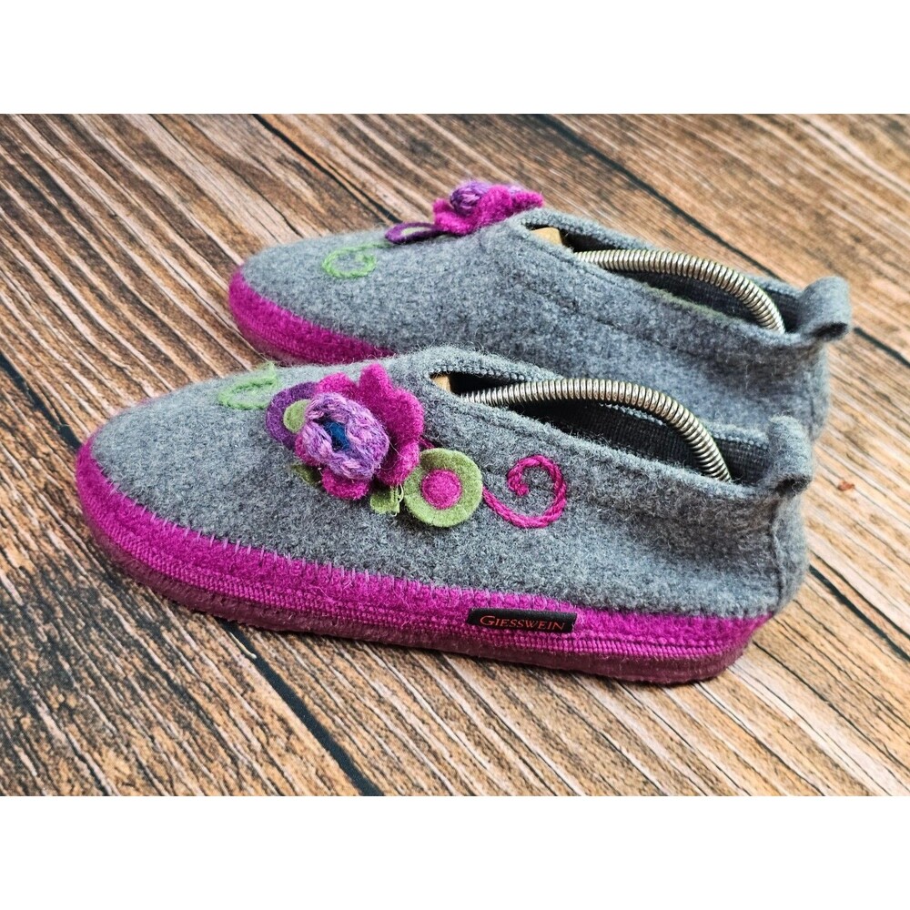 Giesswein Tangerhutte Boiled Wool Slippers Women’s 38 Austria Crochet Flower EUC